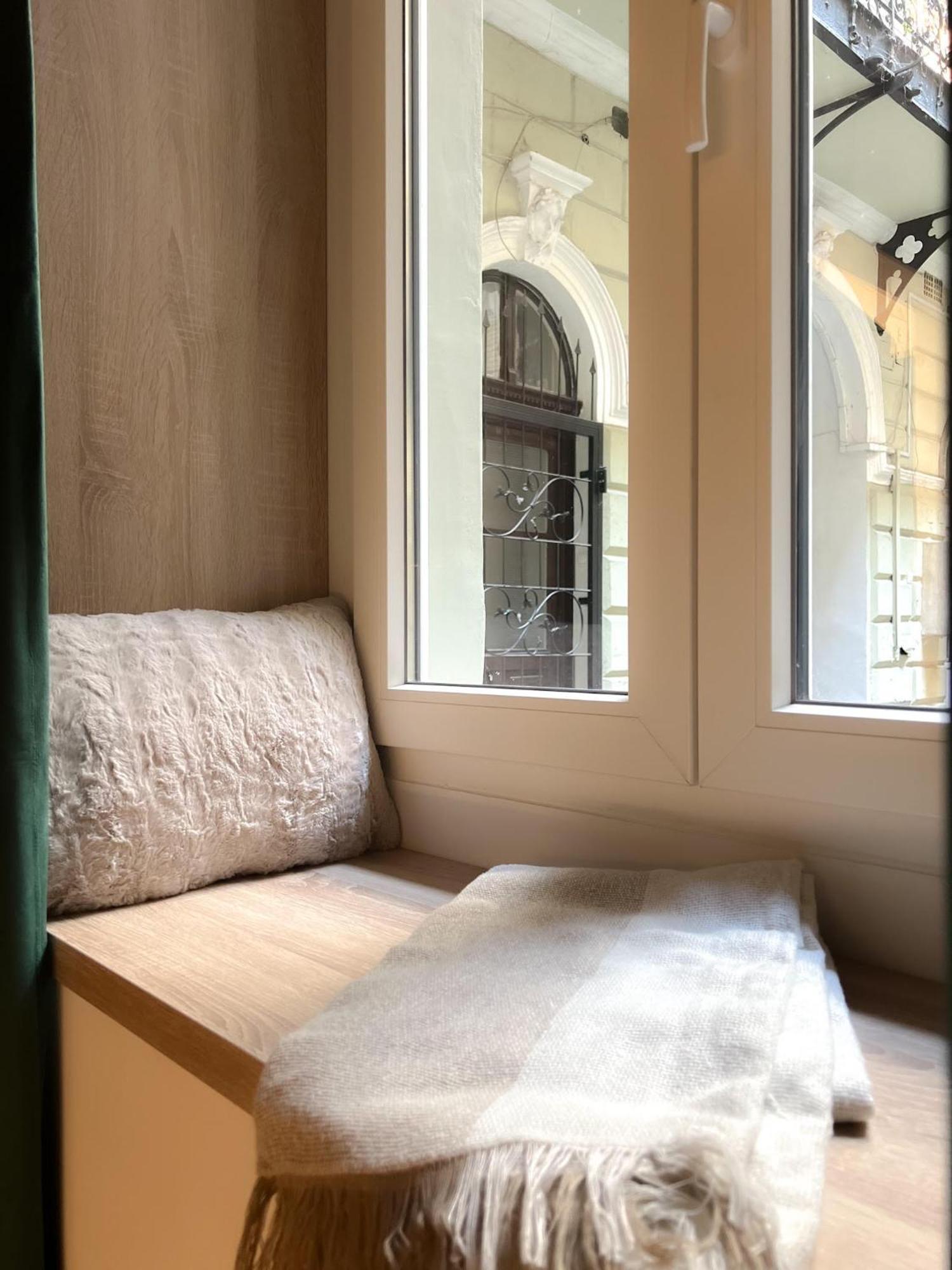 Opera Z39 Suite Budapeste Exterior foto